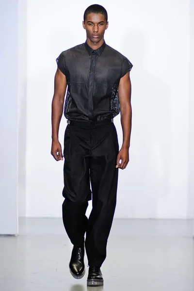 Look 32